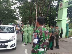 Kodim 1411/Bulukumba Berbagi Takjil Ke Pengguna Jalan.