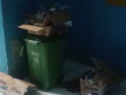 Keluarga Pasien Keluhkan Sampah Berserakan Depan Kamar Rawat Inap Puskesmas Tanuntung