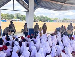 Peduli Literasi, Polwan Polres Bulukumba Bagikan Buku Ke Siswa Sekolah Dasar.