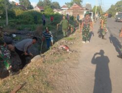 Antisipasi Banjir Koramil 1411-04/Ujung Bulu Karya Bhakti TNI Bersihkan Saluran Air di Kelurahan Kesimpureng