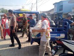 Kolaborasi Kodim 1411/Bulukumba Bersama Kapolsek, Staf Desa dan Masyarakat Bersihkan Pasar Inpres Bonto Bahari