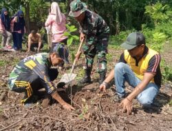 Koramil 1411-05/Bontobahari Kodim 1411/Bulukumba Melaksanakan Penanaman Pohon Bersama Masyarakat