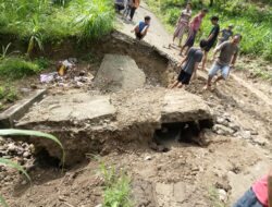 Akibat Hujan Deras, Salah Satu Ruas Jalan di Lingkungan Kaluku Lohe,Kelurahan Laikang,Kajang,Rubuh dan Terputus