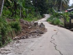 Timbunan Longsor di Ruas Jalan Poros Tanah Jaya-Laikang Belum Dibersihkan; Mana Perhatian Pemerintah